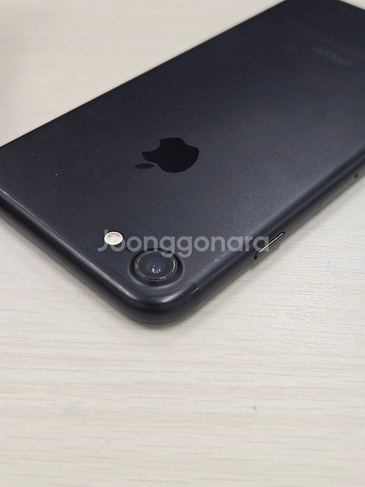 아이폰7 블랙색상 32용량 상태좋은 서브폰,카메라용,감성폰 단말기 12만 판매합니다--4